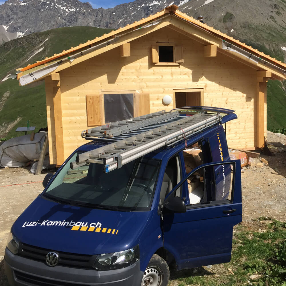 Luzi Kaminbau Küblis erstellt auch ihren Kamin. Das Ofencenter Ofen Welten Küblis liefert den Ofen oder den Herd.